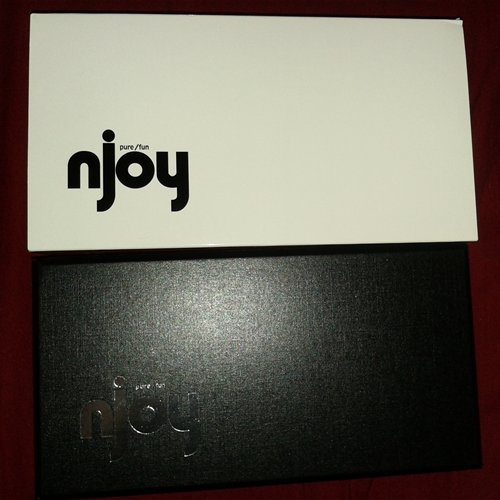 Outer sleeve (top) and box (bottom)