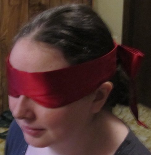 Blindfold fits girls!