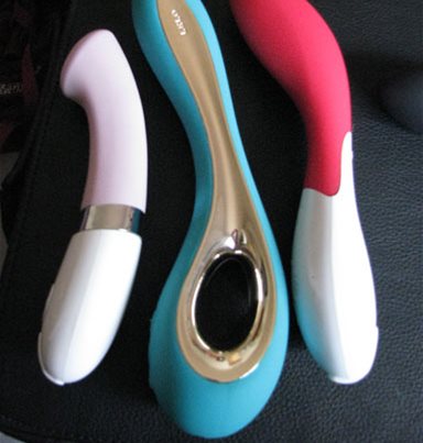 Lelo Gigi, Isla, Mona