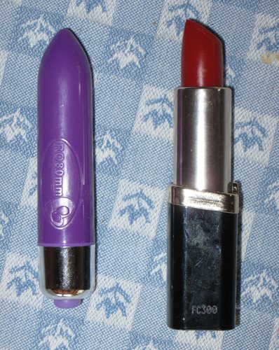Size comparison of the RO-80mm bullet included.