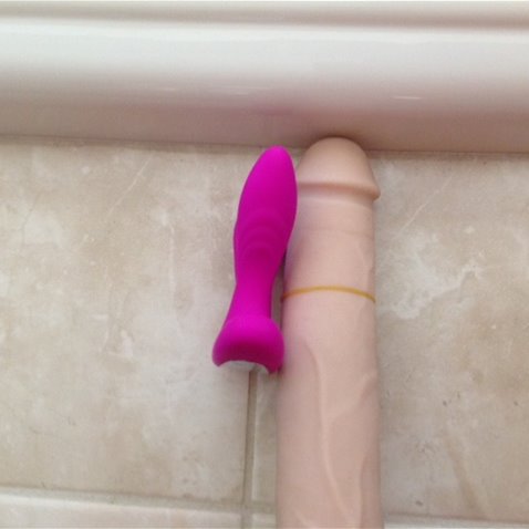 Side view, both arms have those ridges