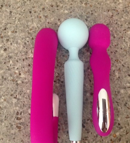 Size comparison of strong vibes heads