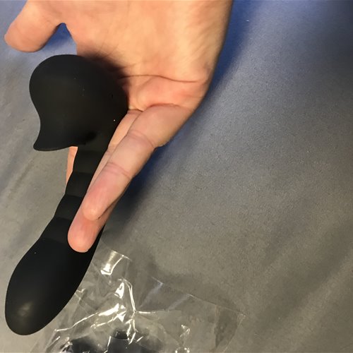 Size comparison to fingers