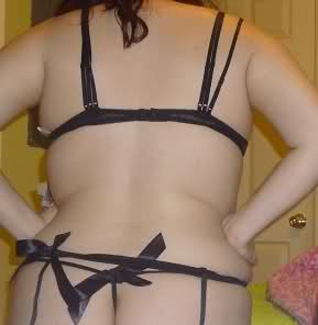 Bra, thong and garter