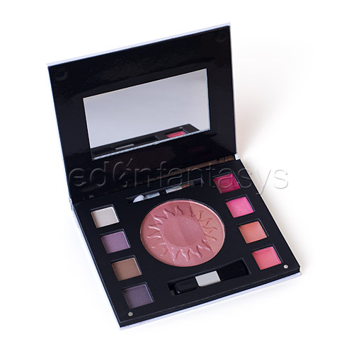 Product: Beauty bronzers face palette